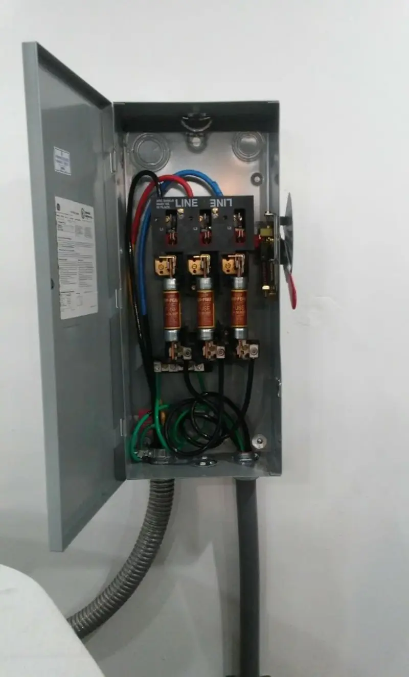 Three-phase disconnect switch installed for Electrical Wiring & Rewiring in Green Hill